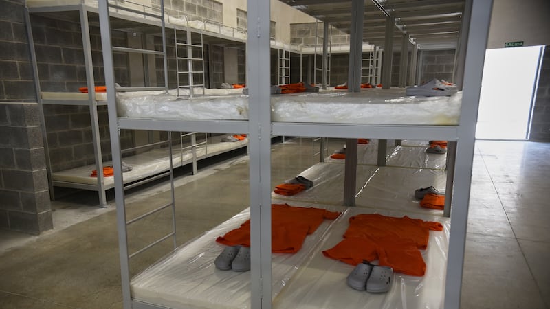Vista de una celda en el interior de la nueva prisión de máxima seguridad durante un recorrido...