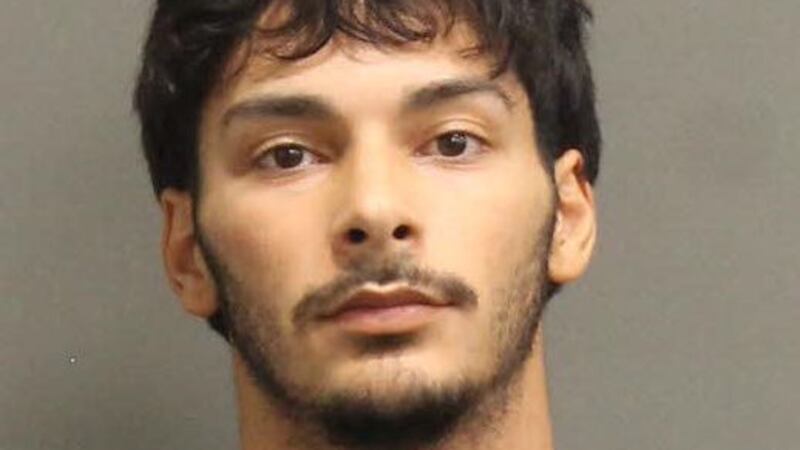 John Collazo de 21 años, acusado por las autoridades de Nashville de mantener relaciones...