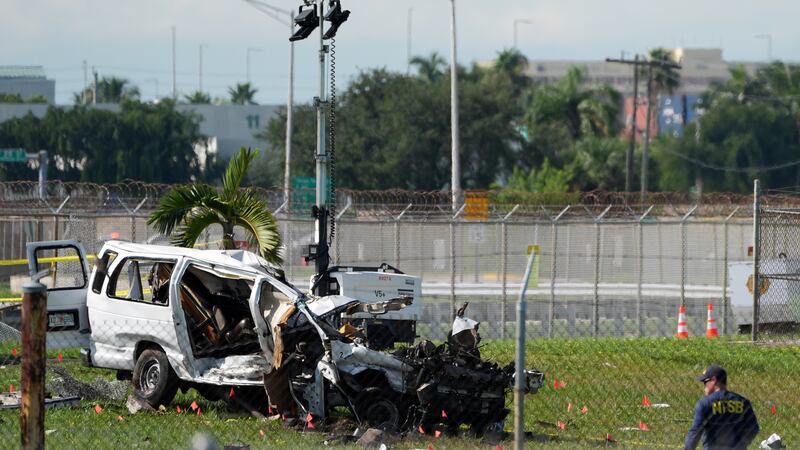 Un investigador de la Junta Nacional de Seguridad en el Transporte (NTSB, por sus siglas en...