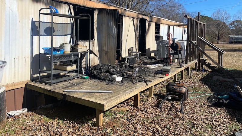 Madre e hija mueren dentro de una casa móvil en llamas en Alabama