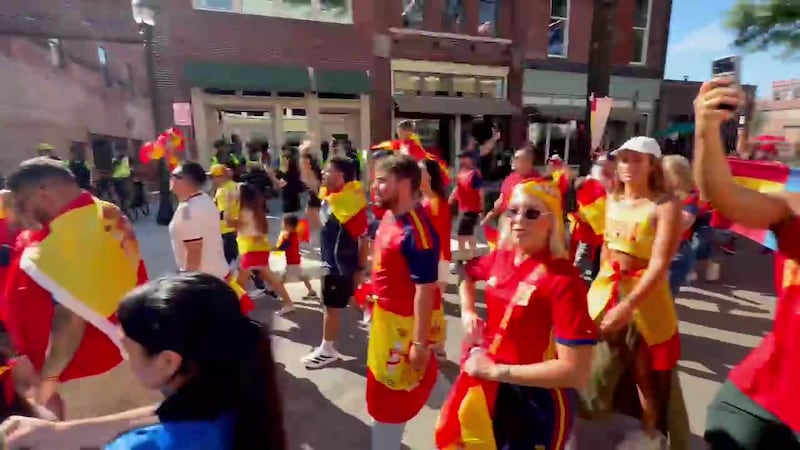 La 'marea roja' inunda Atlanta